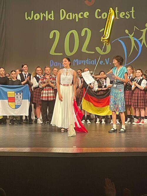 Internationale Tanzmeisterschaften mit der Feier der Erstplatzierten Chiara Scala