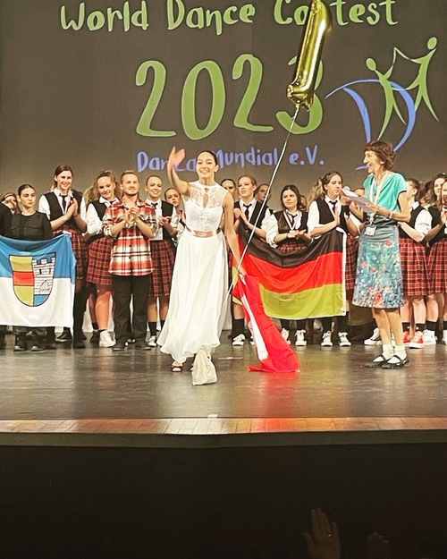 Internationale Tanzmeisterschaften mit der Feier der Erstplatzierten Chiara Scala